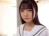 可愛い八重歯と制服のきみ。 無垢 164cmパイパンスレンダー美少女 AV DEBUT 松山みなみ
